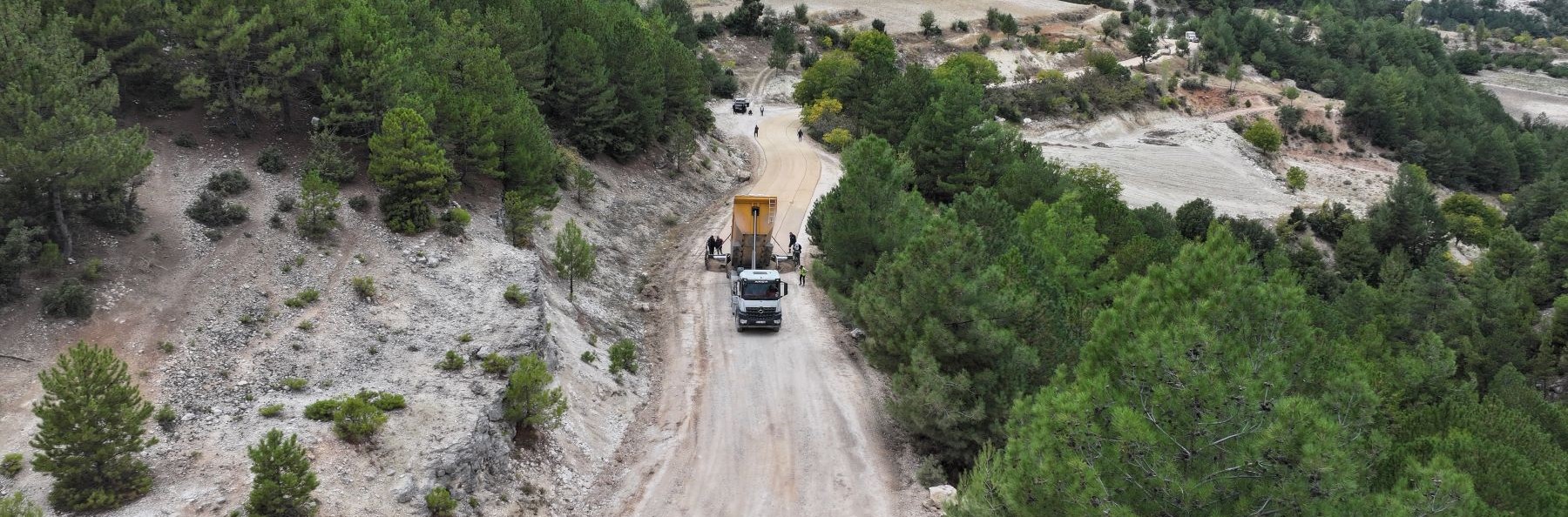 BAŞKAN ERTEMUR YILLARIN İHMALİNE SON VERDİ: GÖZLER VE AKDERE YOLU ASFALTLANIYOR