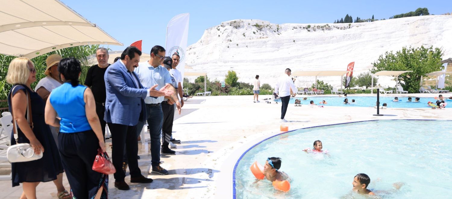 PAMUKKALE’DE “ANNEMLE YÜZMENİN TAM ZAMANI” PROJESİ DEVAM EDİYOR