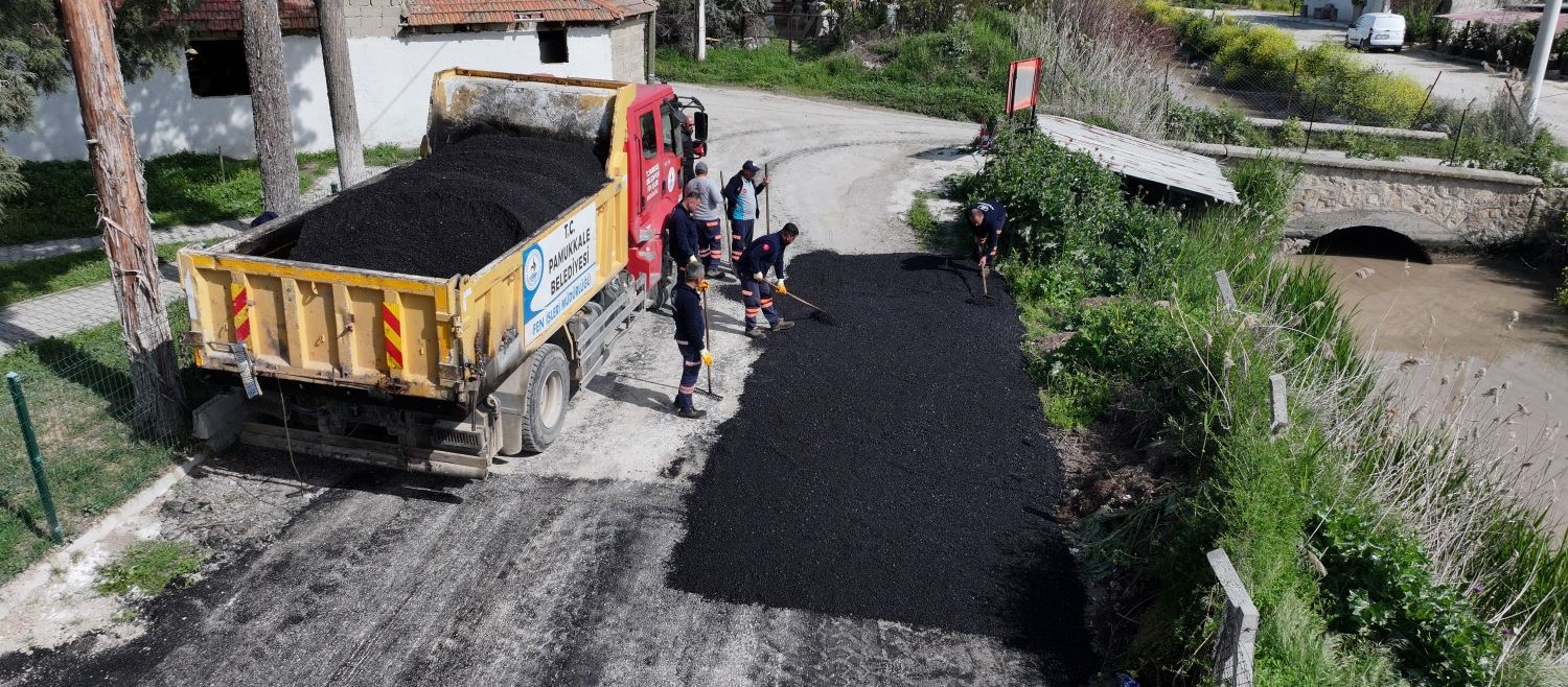 BAŞKAN ERTEMUR, KARAKOVA’DAKİ YILLARIN ÇAMUR ÇİLESİNİ SONA ERDİRDİ