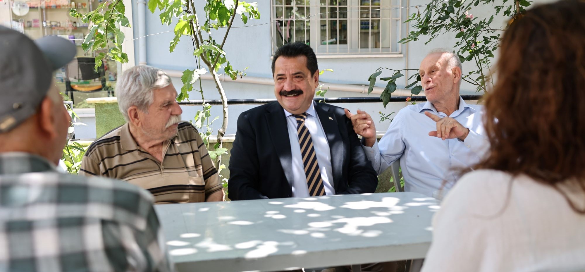 BAŞKAN ERTEMUR’UN ZİRVE BAŞARISI SOKAKTA TESCİLLENİYOR
