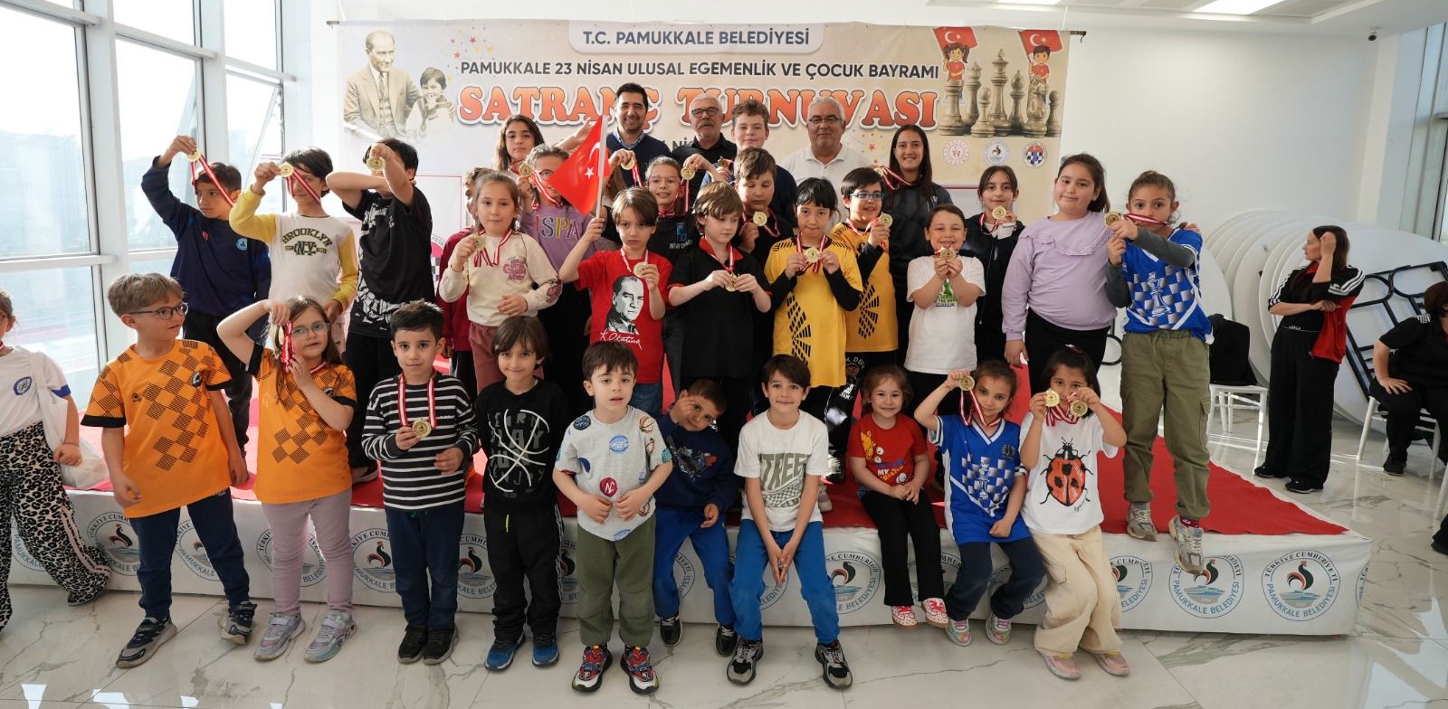 PAMUKKALE’DE SATRANÇ TAHTASINDA 23 NİSAN RÜZGÂRI