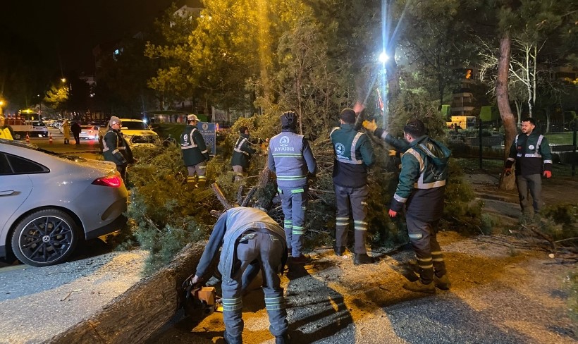 PAMUKKALE BELEDİYESİ’NDEN FIRTINA NÖBETİ